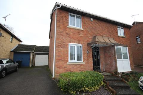 2 bedroom semi-detached house to rent, Portman Drive, Billericay