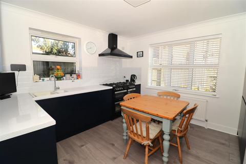 6 Beatrice Walk, Bexhill-on-sea, TN39 4EW