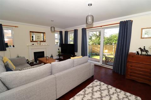 6 Beatrice Walk, Bexhill-on-sea, TN39 4EW