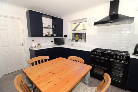 6 Beatrice Walk, Bexhill-on-sea, TN39 4EW