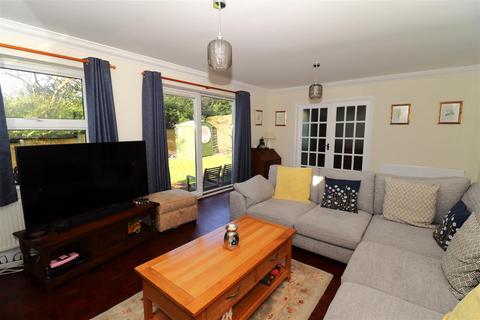 6 Beatrice Walk, Bexhill-on-sea, TN39 4EW