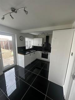 2 bedroom end of terrace house to rent, Glenfall, Bristol BS37