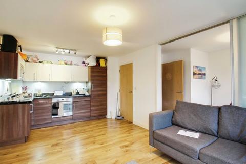 2 bedroom apartment to rent, Park Lodge Avenue, West Drayton UB7