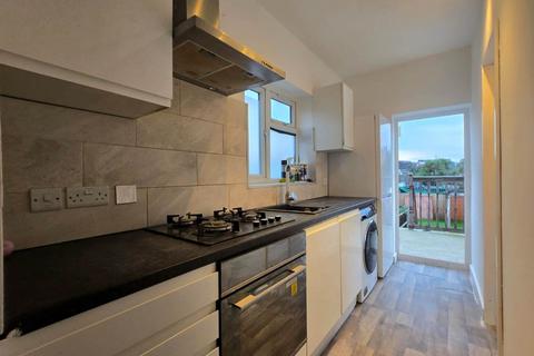 2 bedroom flat to rent, Water Lane, Stratford, E15 4NL