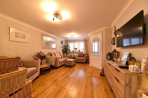 3 bedroom end of terrace house for sale, Chambers Gate, Stevenage