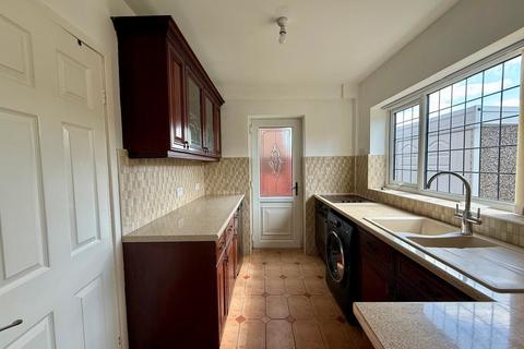 3 bedroom detached house to rent, Highland Close, Mansfield Woodhouse, Mansfield