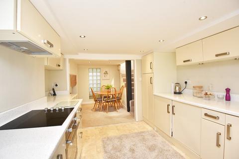 2 bedroom terraced house for sale, Church Square, Harrogate