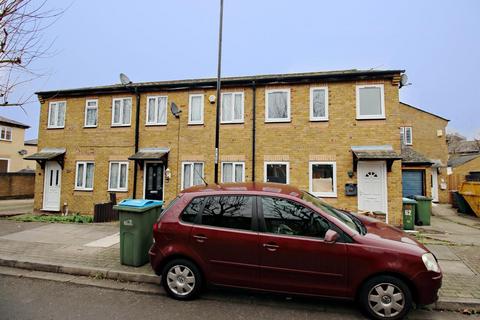 3 bedroom house to rent, Camelot Close, Thamesmead