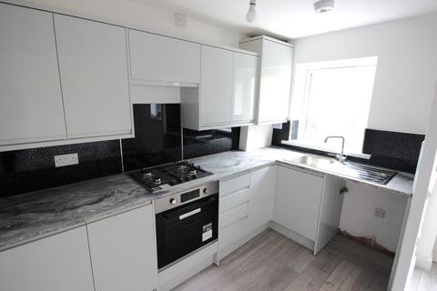 3 bedroom house to rent, Camelot Close, Thamesmead