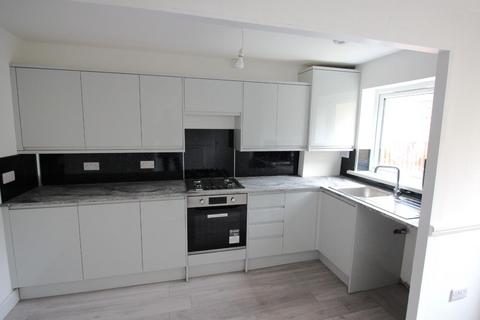 3 bedroom house to rent, Camelot Close, Thamesmead