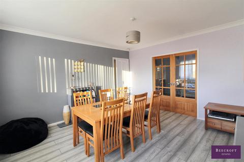 4 bedroom detached bungalow for sale, Cemetery Road, Hemingfield, BARNSLEY