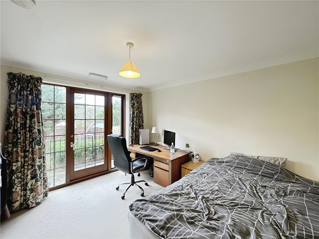8ef4c9ff-Bedroom