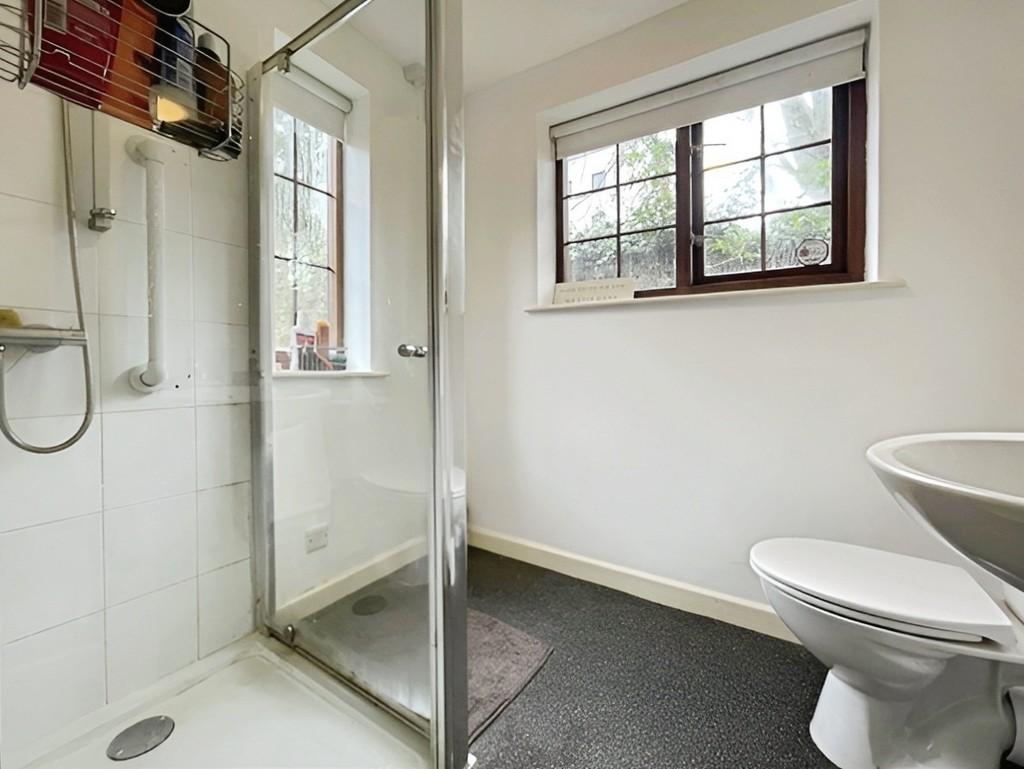 F538374b-Bathroom