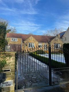 4 bedroom detached house to rent, Woodacre Crescent, Leeds LS17