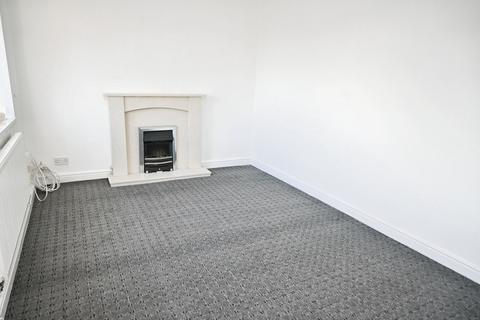 3 bedroom semi-detached house to rent, Whin Knoll Avenue, Keighley BD21