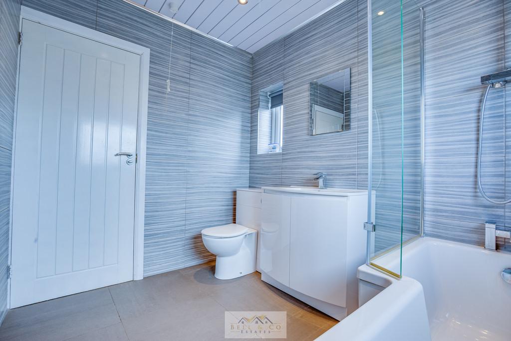 Bathroom 1.2
