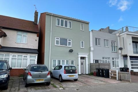 3 bedroom apartment to rent, The Parade, Walton On The Naze CO14