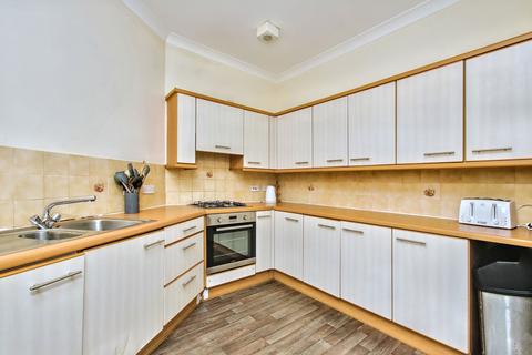4/5 Bernard Terrace, Edinburgh, EH8 9NX