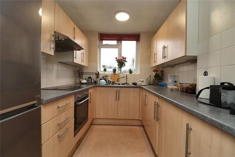 2 bedroom flat for sale, Radstone Court, Surrey GU22