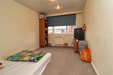 2 bedroom flat for sale, Radstone Court, Surrey GU22