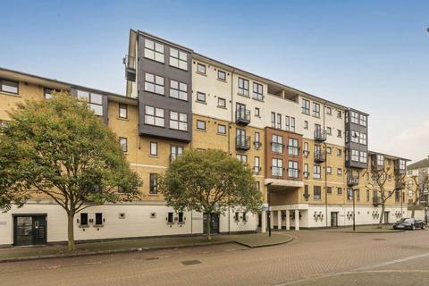 2 bedroom flat to rent, Wesley Avenue, London E16