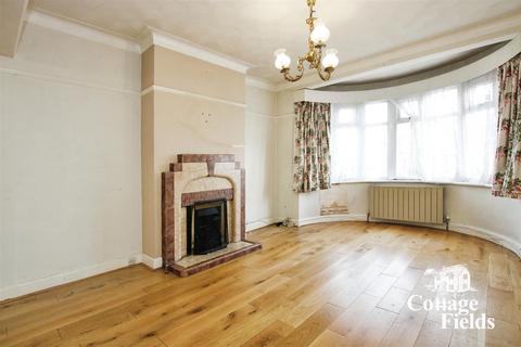 3 bedroom house to rent, Great Cambridge Road, London - Family Haven!