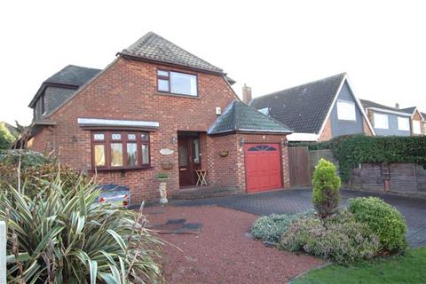 5 bedroom detached house for sale, Manor Way, Holland on Sea