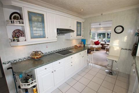 5 bedroom detached house for sale, Manor Way, Holland on Sea