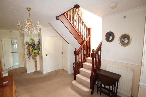 5 bedroom detached house for sale, Manor Way, Holland on Sea