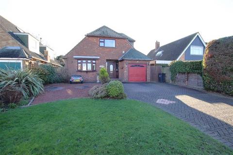 5 bedroom detached house for sale, Manor Way, Holland on Sea