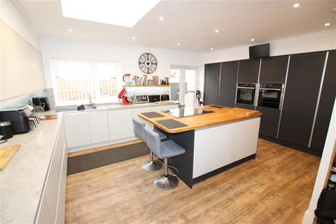 4 bedroom semi-detached house for sale, Church Road, Clacton on Sea