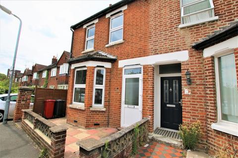 3 bedroom semi-detached house to rent, Slough