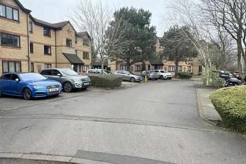 1 bedroom apartment for sale, Courtlands Close, Watford