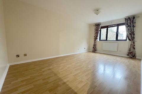 1 bedroom apartment for sale, Courtlands Close, Watford