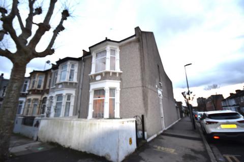 3 bedroom end of terrace house for sale, Walton Road, London