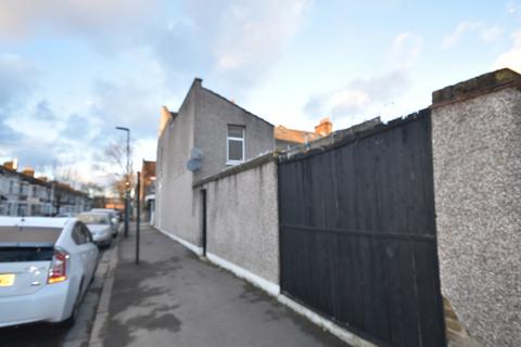 3 bedroom end of terrace house for sale, Walton Road, London