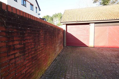 Garage to rent, Newlyn Way, Portsmouth PO6