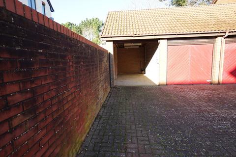 Garage to rent, Newlyn Way, Portsmouth PO6