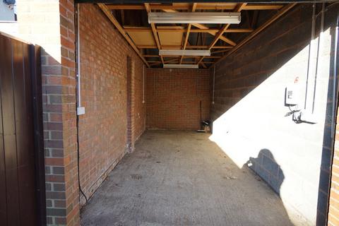 Garage to rent, Newlyn Way, Portsmouth PO6