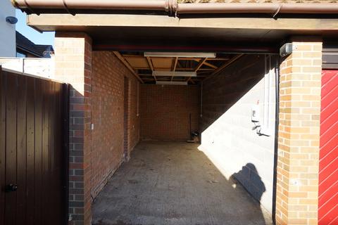 Garage to rent, Newlyn Way, Portsmouth PO6