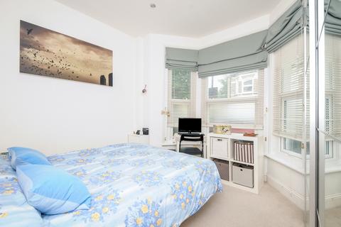 2 bedroom apartment to rent, Corrance Road London SW2