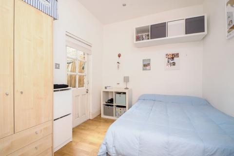 2 bedroom apartment to rent, Corrance Road London SW2