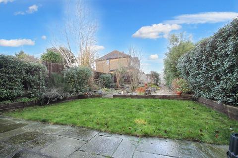 4 bedroom semi-detached house to rent, Beresford Drive, Woodford Green, IG8