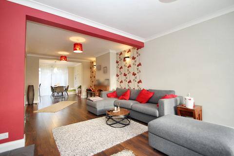 4 bedroom semi-detached house to rent, Beresford Drive, Woodford Green, IG8