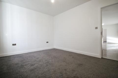 2 bedroom apartment to rent, White Road, Cowley