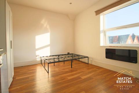 Studio to rent, Shorncliffe Road, Folkestone CT20