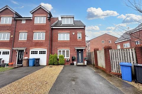 4 bedroom end of terrace house for sale, Corbel Way, Monton, M30