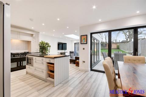 4 bedroom chalet for sale, Kilworth Avenue, Shenfield, Brentwood