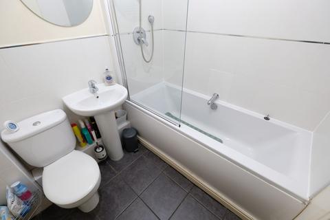 2 bedroom flat for sale, Ellesmere Green, Monton, M30