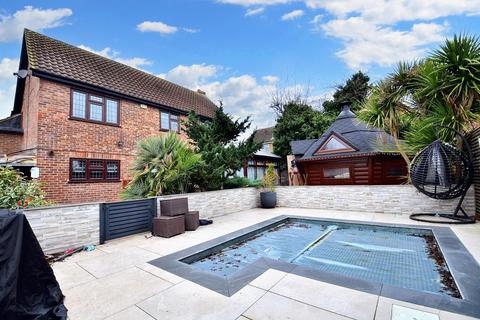 5 bedroom detached house for sale, Burnt Mills, Basildon